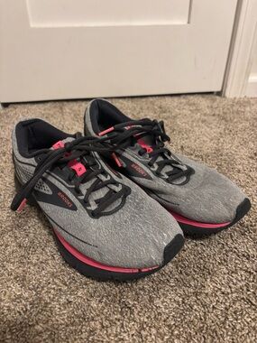 Brooks Womens Trace 2 Gray Running Shoes Sneakers Size 10.5